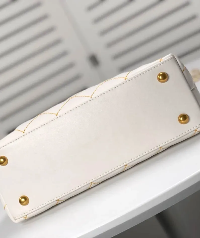 CHANEL round chain bag