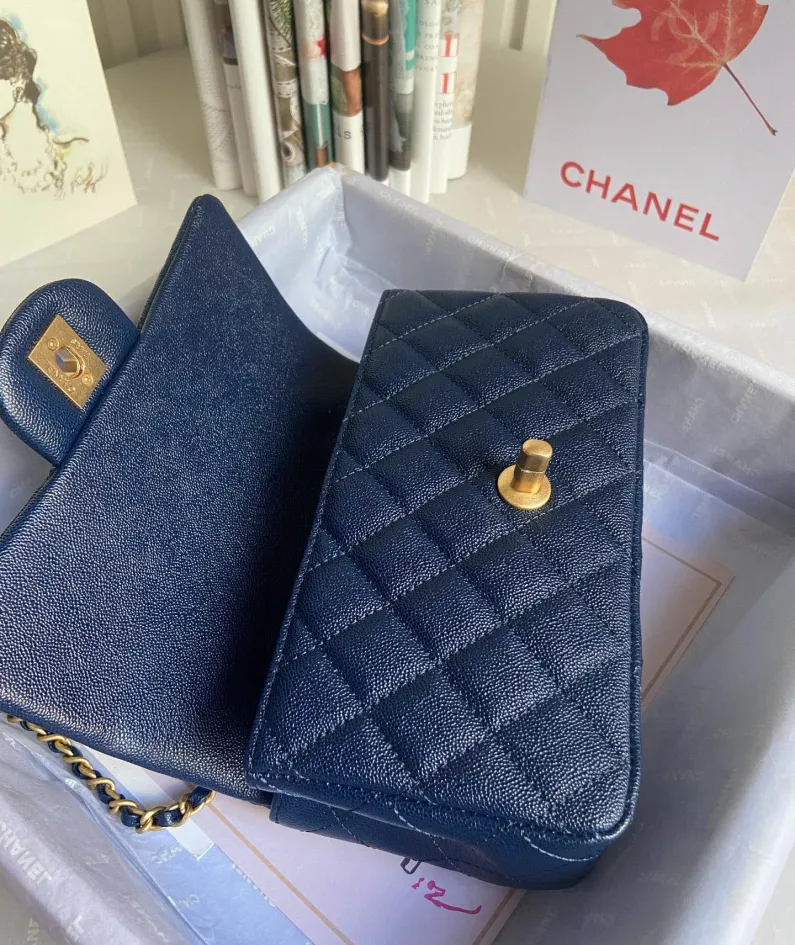 Handbag Size: 20x14x7 Model: AS243