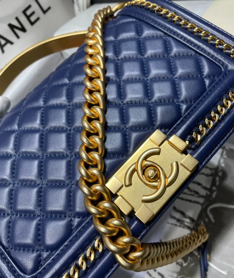 CHANEL Wrist Bag Model: 67086-1 Size: 25