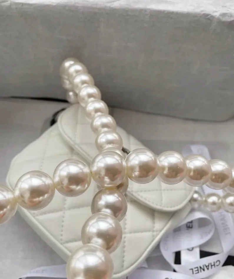 CHANEL round chain bag