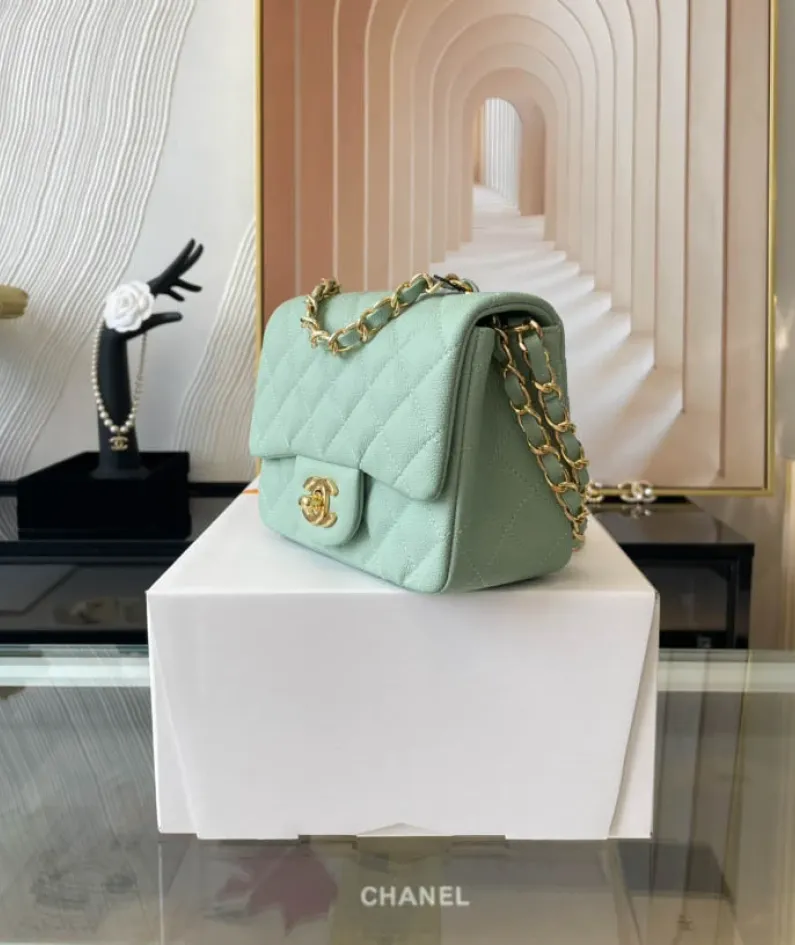 Light Silver Metal Bag Size: 20cm Ident No.: 01116