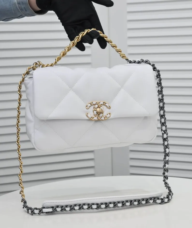 Chanel Style: 9010 Size: 26*16*10cm.