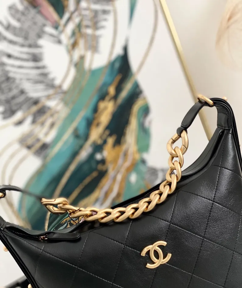 Hippie bag calfskin Size: 28*17*9*cmModel: 2910
