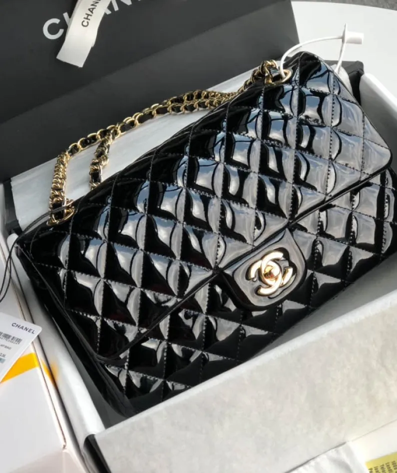 Chanel patent leather pouch size:25.5cm Ident No.: 1112