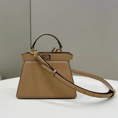 Apricot Peek-a-boo Series Size: 20*15*11cm