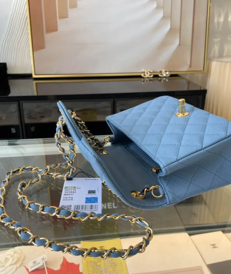 Light Silver Metal Bag Size: 17cm Ident No.: 01115