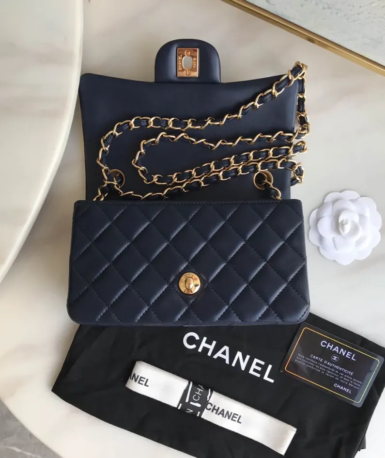Lambskin Small Bag Size:20X13x7cm Model: 1116