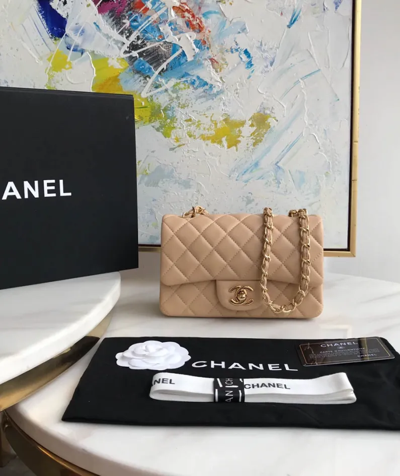 Lambskin Small Bag Size:20X13x7cm Model: 1116