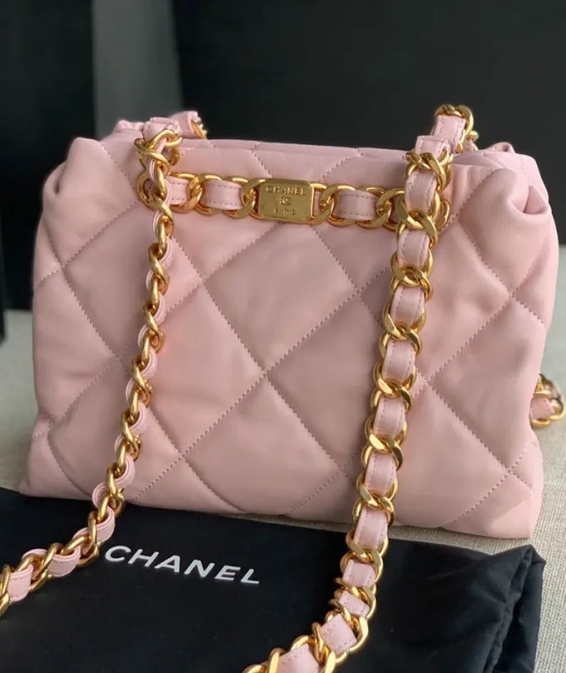 CHANEL Model: AS3502 Size: 24X29X10Cm