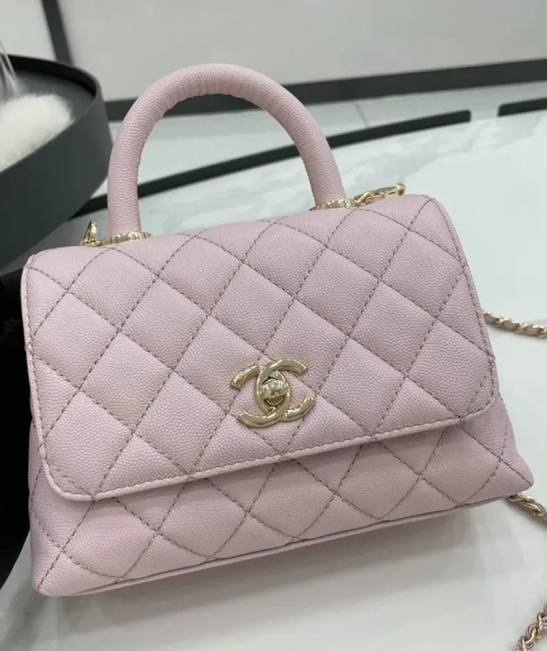 Chanel Size: 19cm*23cm*28cm Model: AS2215/92990/92991