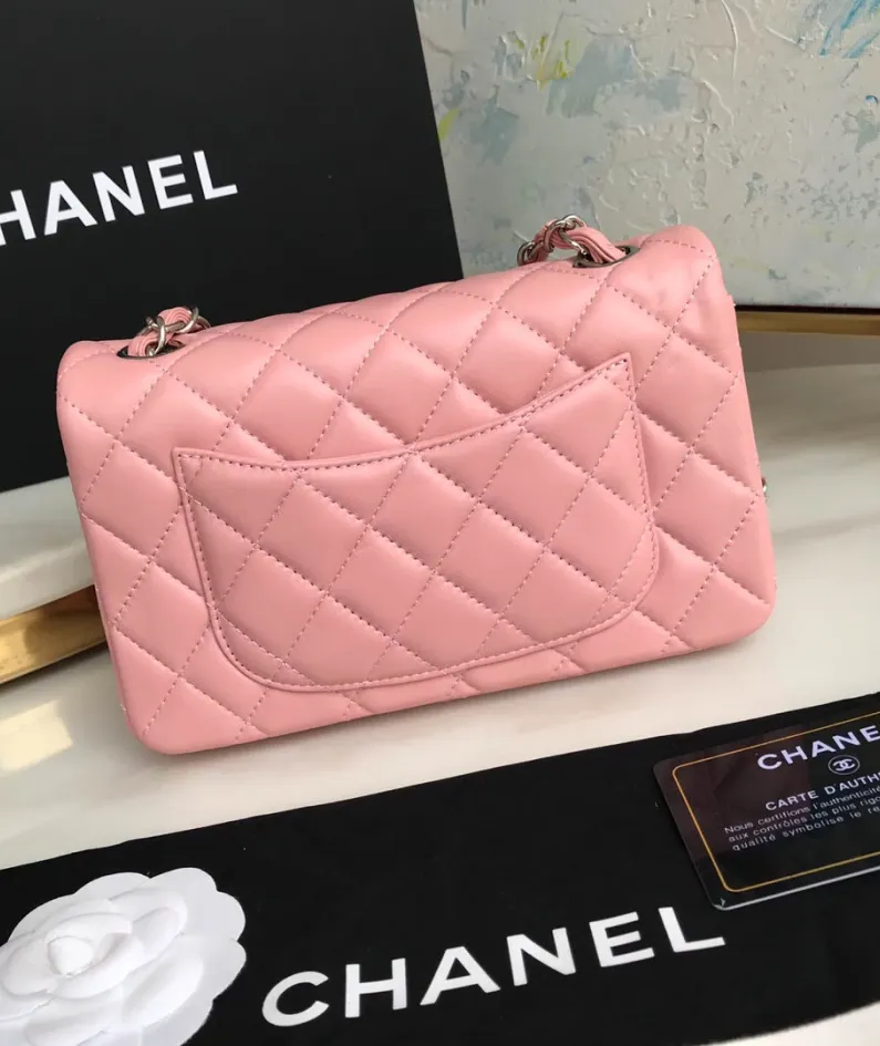 Lambskin Small Bag Size:20X13x7cm Model: 1116