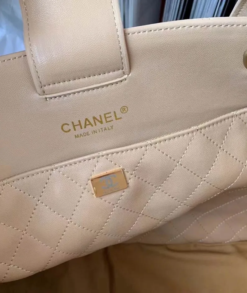 CHANEL Style: AS3508 Size: 38/28/14
