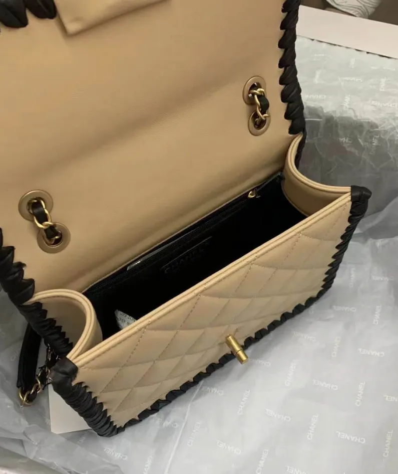 Chanel Tofu Bun Size: 22cm Style: AS2496