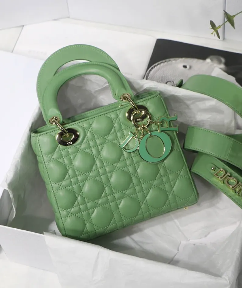 Size: 20x16.5x 8cm