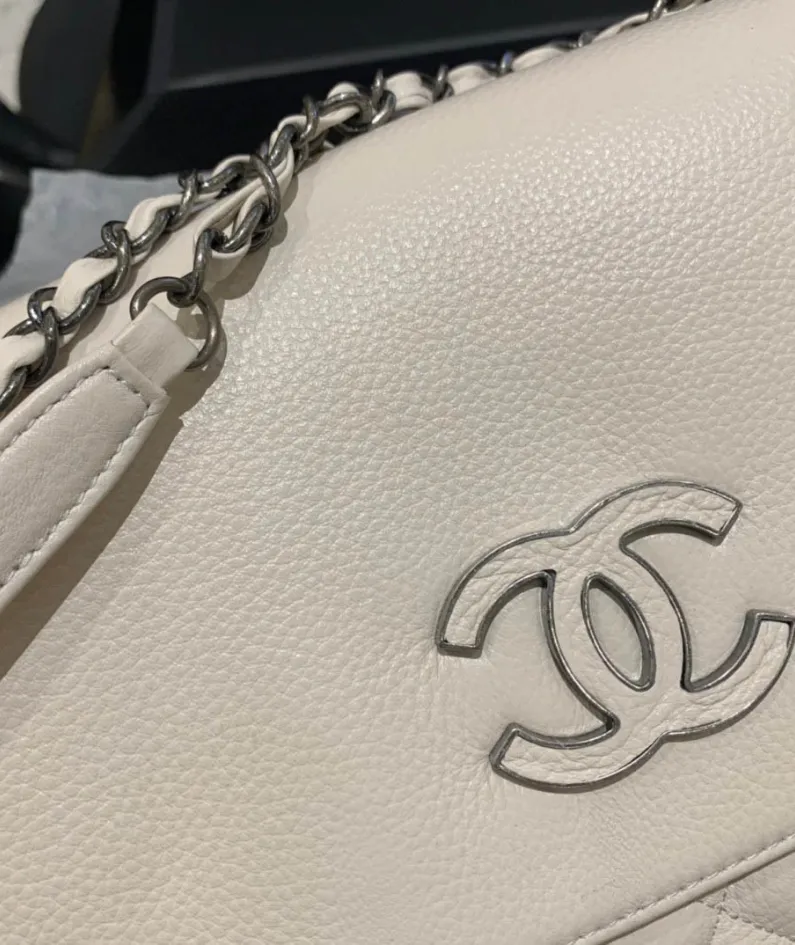 CHANEL shoulder bag Model 8095# Size: 32X7.5X19CM
