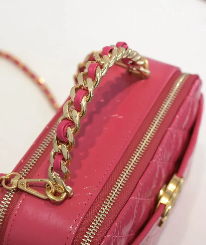 Chanel Size: Large 13.5*18.5x7.5cm Style Number: 9055
