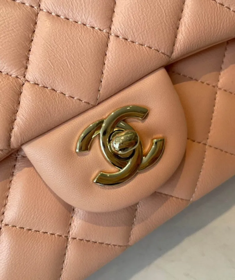 classic flap lambskin light gold buckle classic flap size:17cm