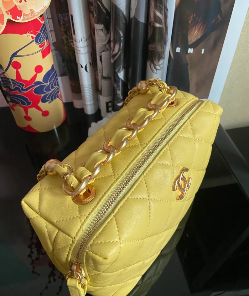 CHANEL Size: 22*10*15