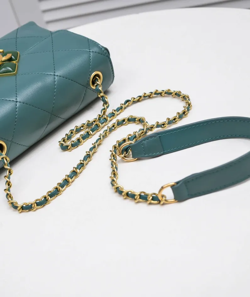 CHANEL retro bag size: 22*7.5*14cm