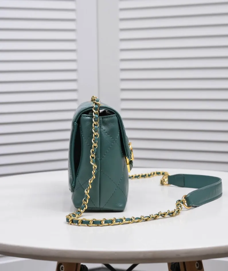 CHANEL retro bag size: 22*7.5*14cm