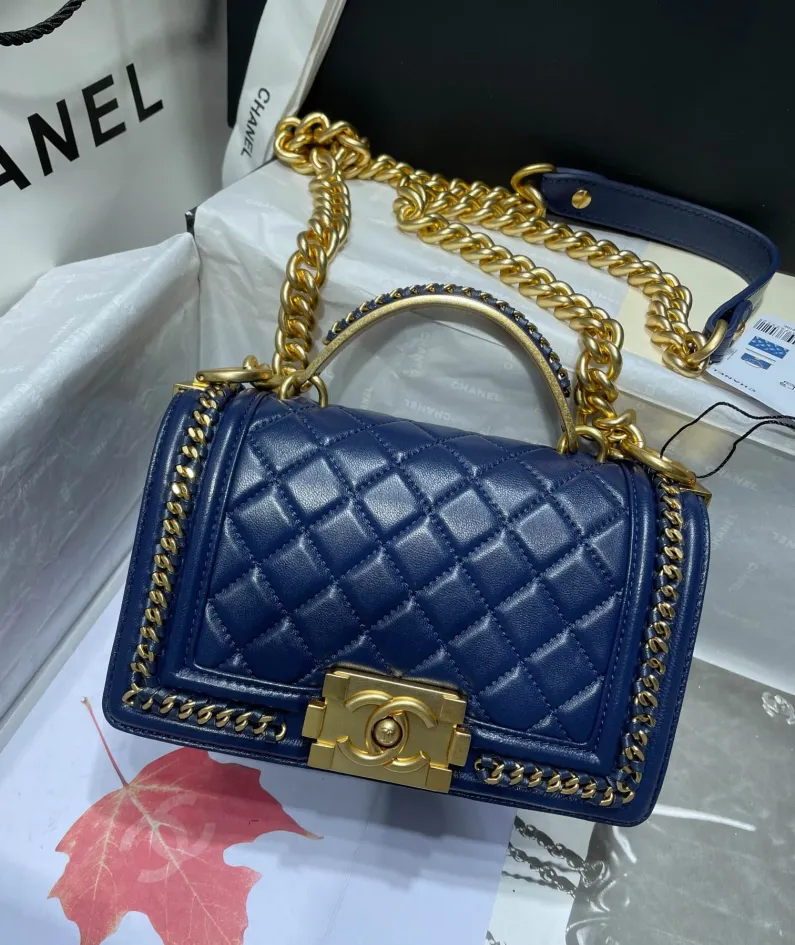 CHANEL wrist bag Size: 20