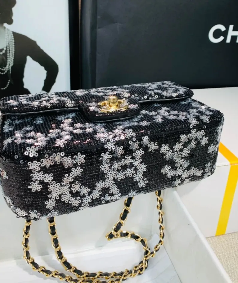 Chanel size: 20cm