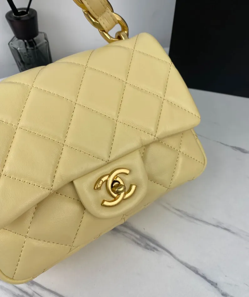 Large Gold Chain Underarm Bag Model Number: As3214