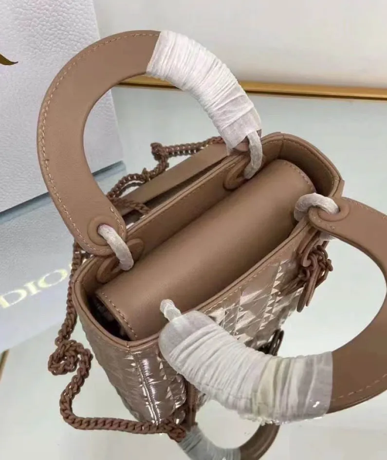 Size: 17 x 7.5x 14cm