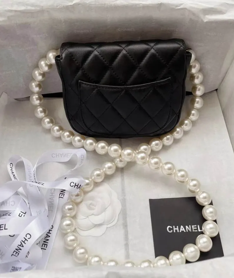 CHANEL round chain bag