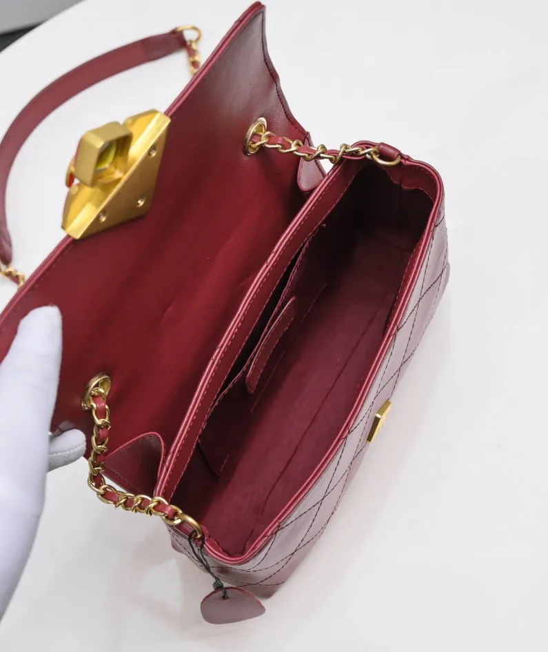 CHANEL retro bag size: 22*7.5*14cm