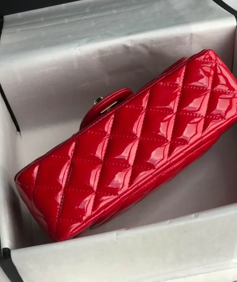 Chanel Patent Leather Pouch Model: 1116 size: 20cm