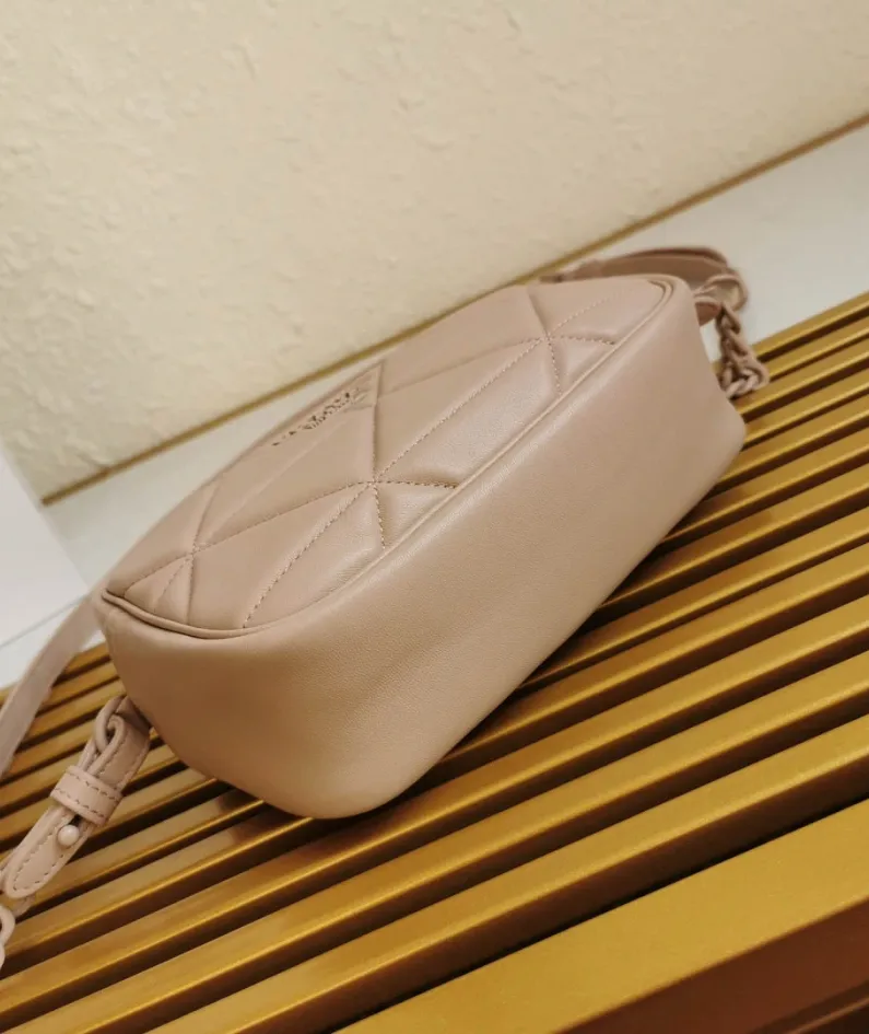 Prada shoulder bag Size: 13.5x21cm 1BH141