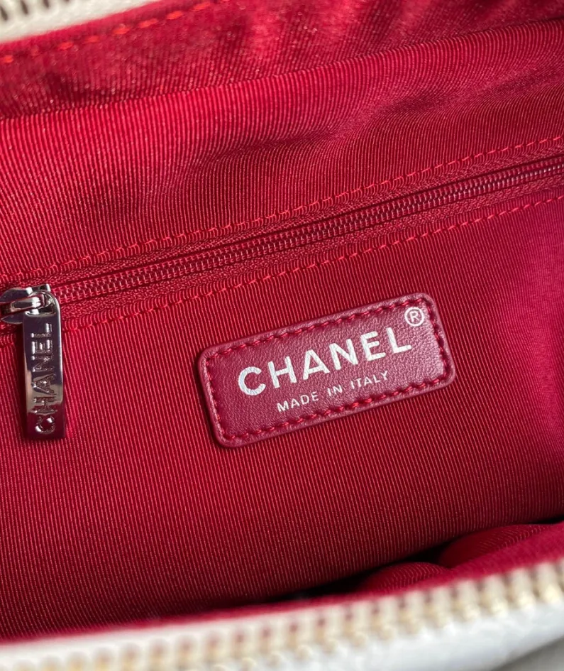 Chanel size: 28cm
