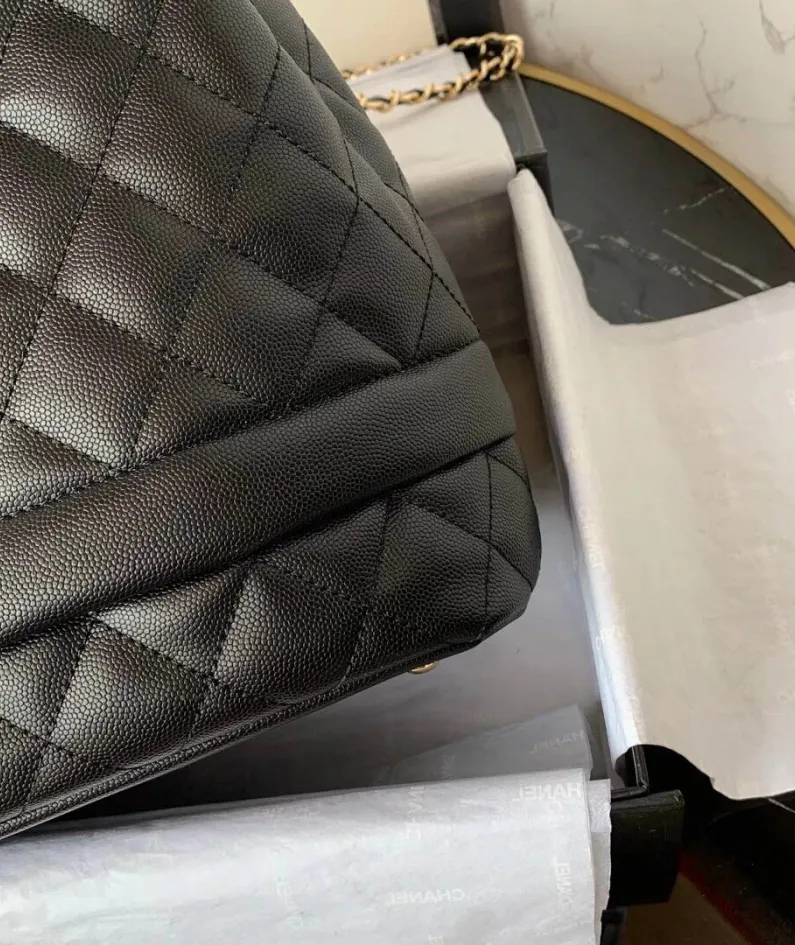 Chanel Women's Bag Size: 24cm Style: AS0769