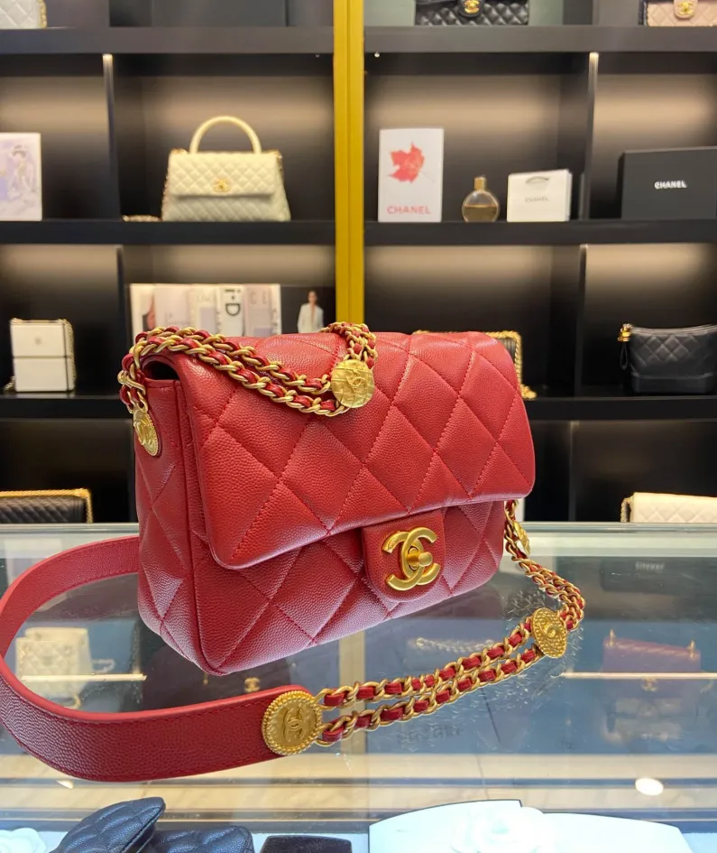 Chanel size: 21x14x6.5cm