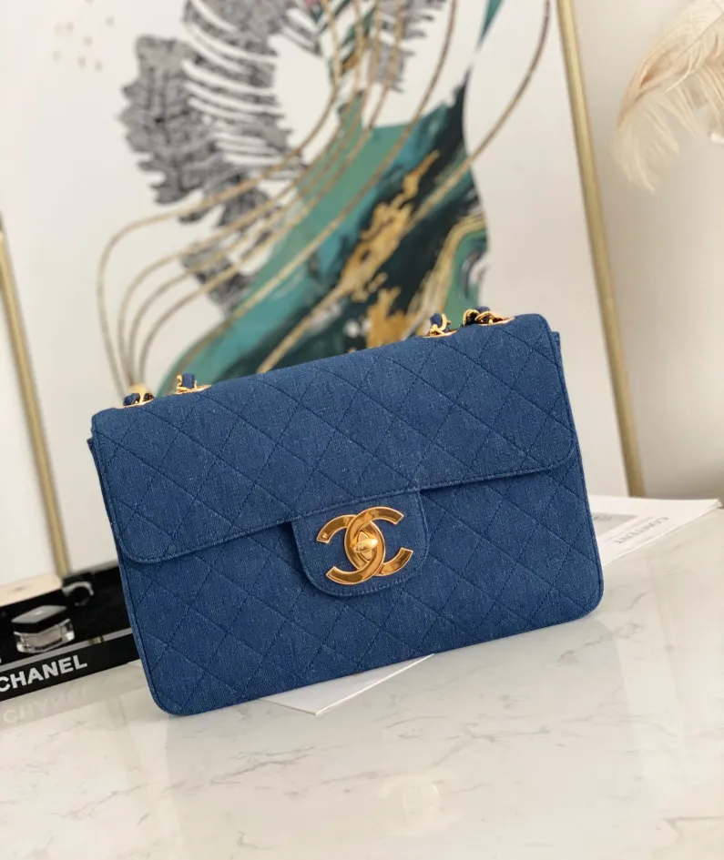 Chanel size 30.21.8cm