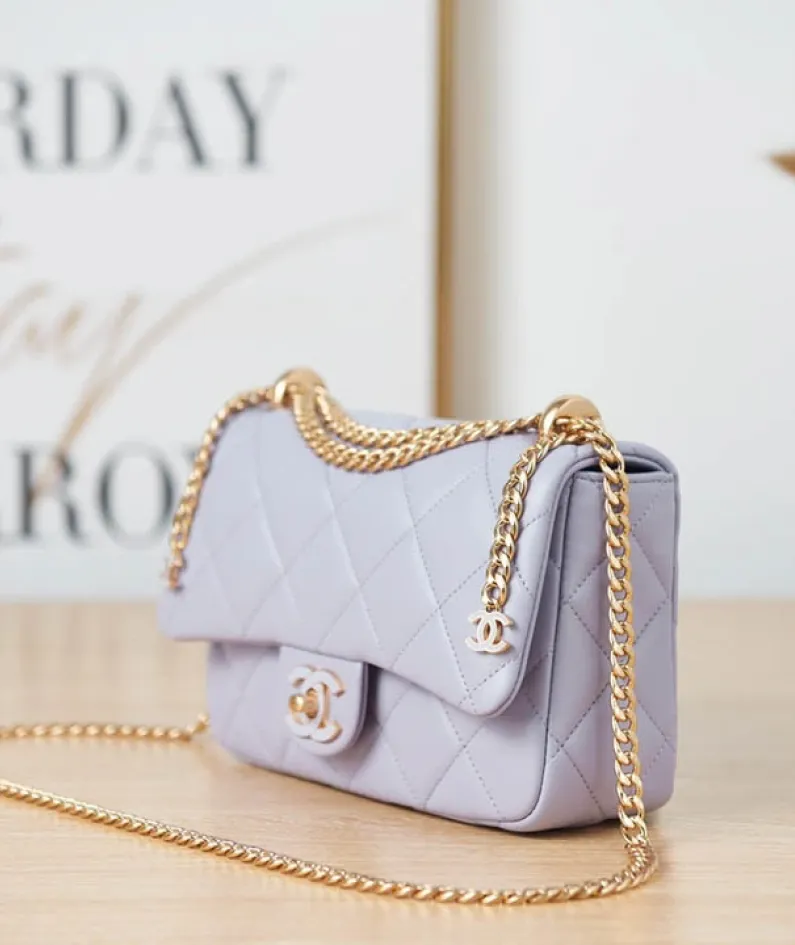 Chanel One Shoulder Crossbody Model Number: AS3114 Size: 16-22-7cm