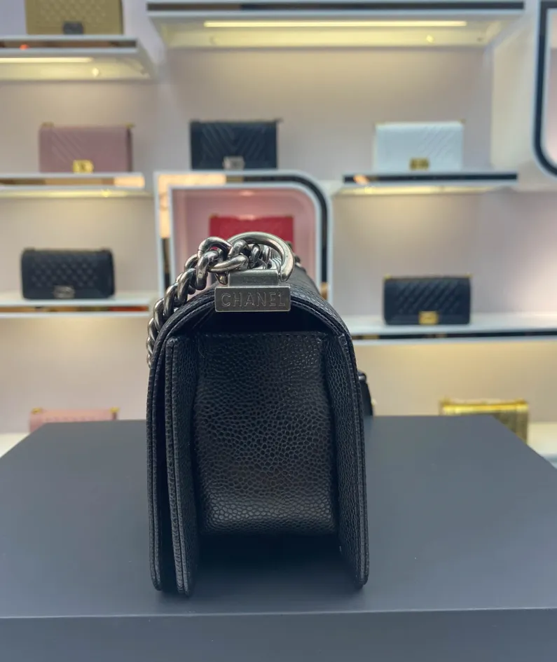 Gold Buckle Calfskin Size 20*12*7cm Model Number: 67085