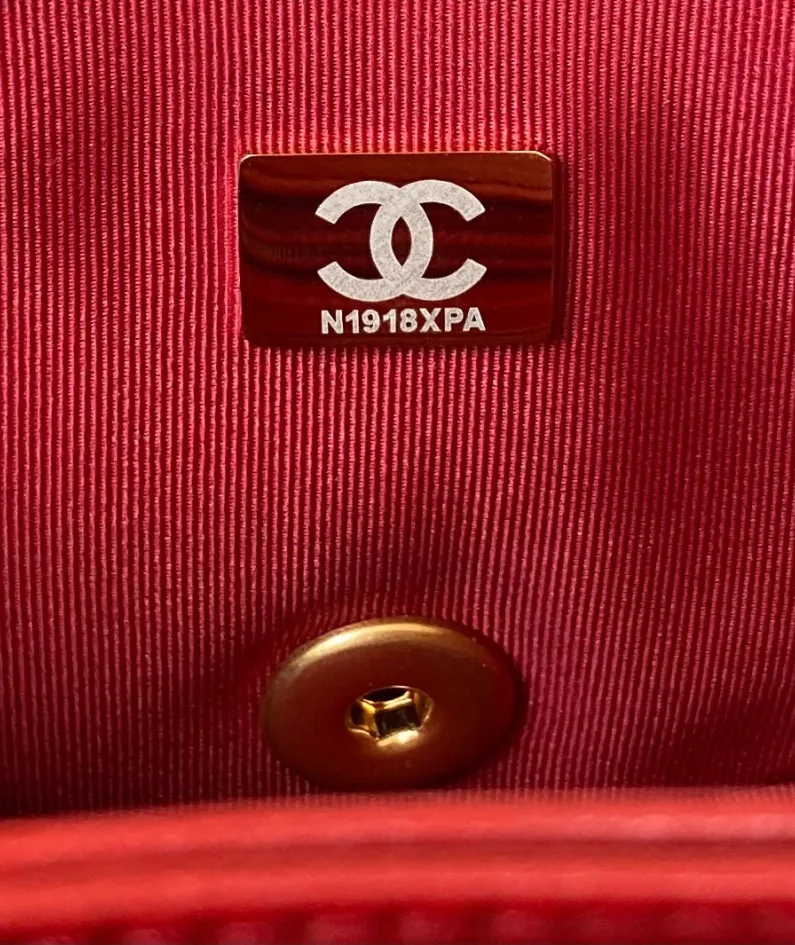 Lambskin Size: 14*22*8cm