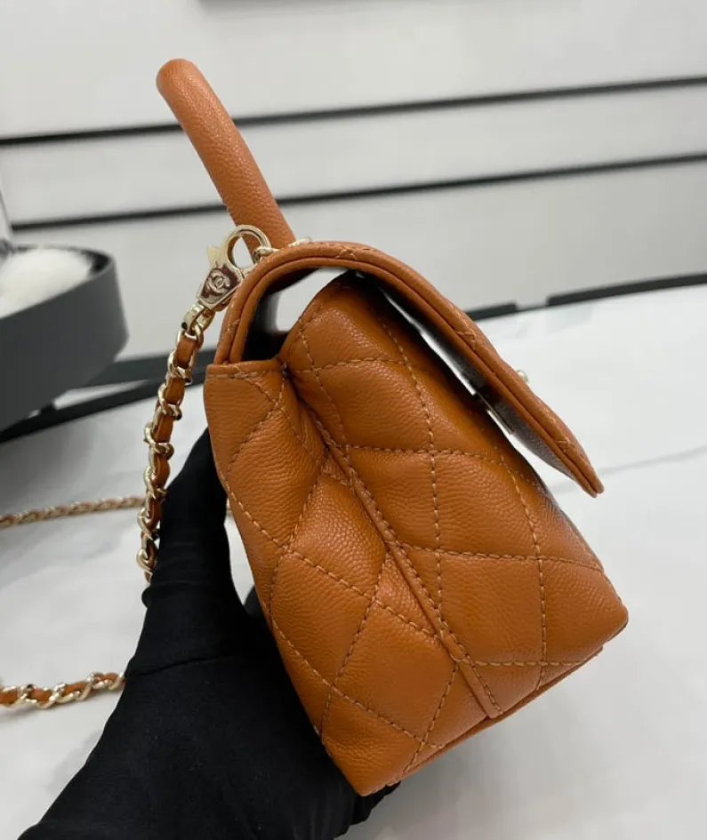 Chanel Size: 19cm*23cm*28cm Model: AS2215/92990/92991