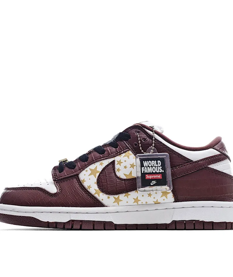Supreme x  Nike SB Dunk Low
