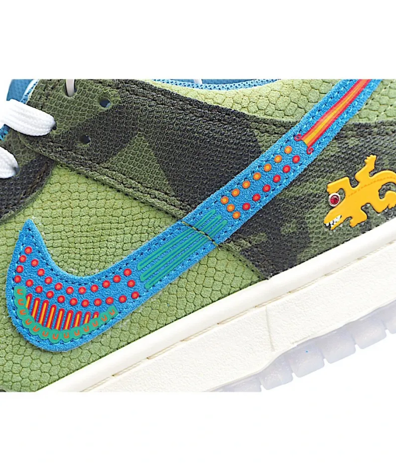 Nike Dunk Low Siempre Familia Low Top Blue