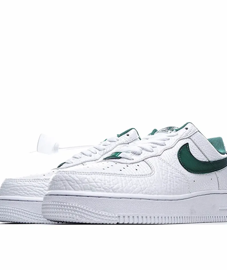 Nike Air Force 1 07 Low Top Sneakers