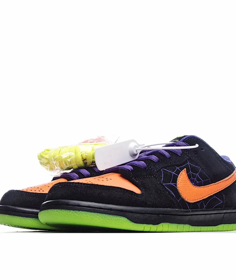 Nike SB DunkNight Of Mischief Low Top Sneakers