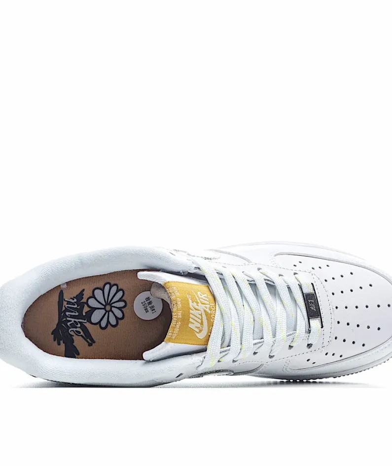 Nike Air Force 1 07 Low Top Sneakers