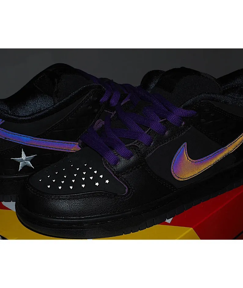 Familia x Nike SB Dunk Low Low-Top Sneakers