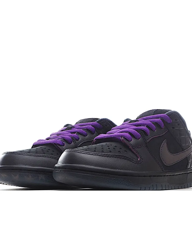 Familia x Nike SB Dunk Low Low-Top Sneakers