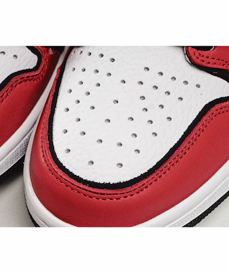 Air Jordan 1 “Chicago”，