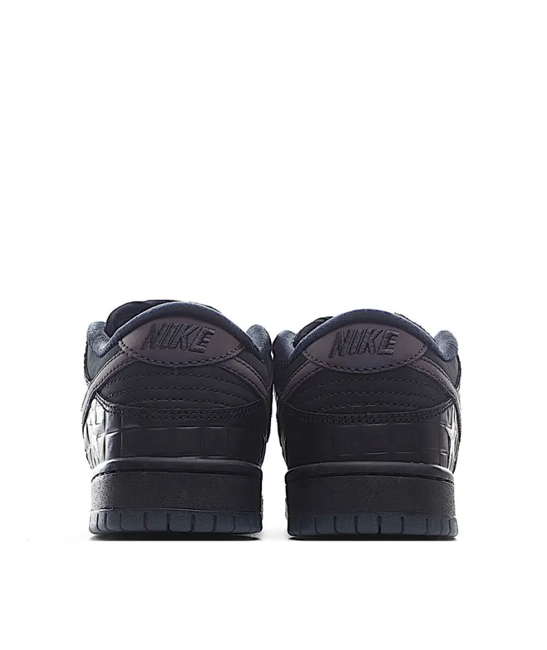 Familia x Nike SB Dunk Low Low-Top Sneakers