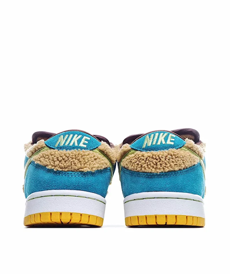 Nike SB Dunk Low Low-Top Sneakers